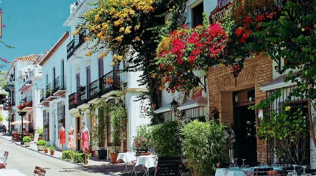 Apartamento En Aloha Con Golf Y Piscina En Marbella Puerto Banus Spain