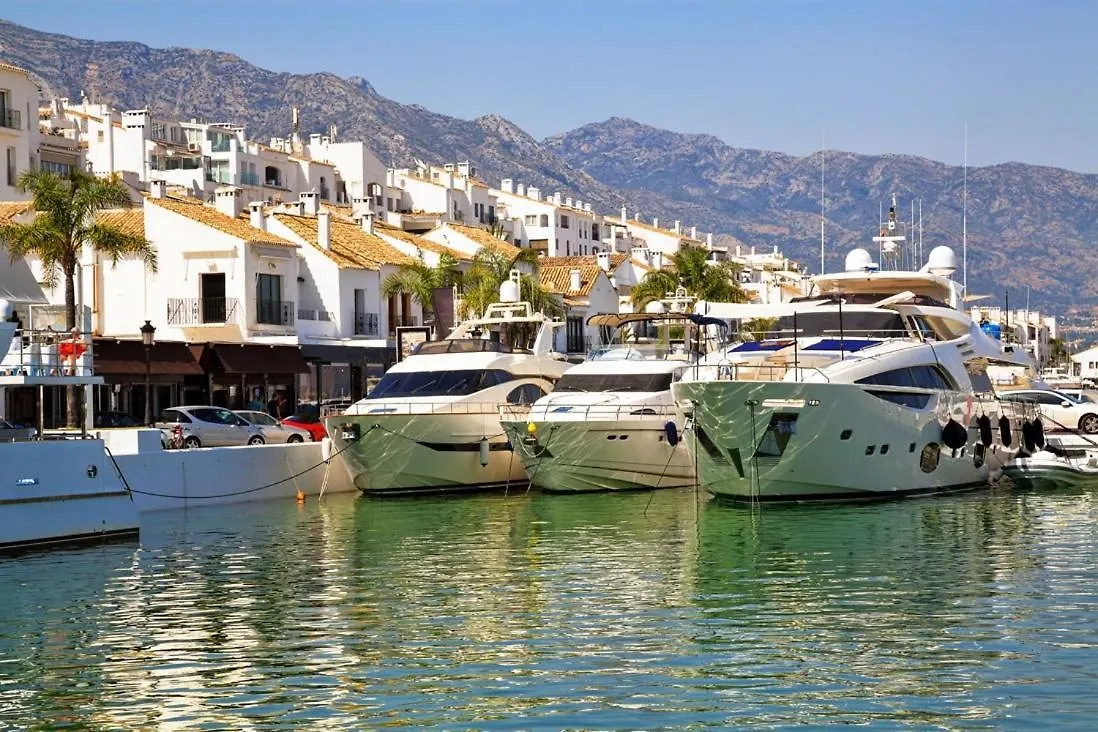 Apartamento En Aloha Con Golf Y Piscina En Marbella Puerto Banus
